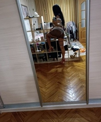 Живу в Москве, и могу пригласить тебя к себе или приехать к тебе в гости. Мои услуги включают классический и расслабляющий массаж, оральный и классический секс, а также различные ролевые игры и фетиш. У меня есть отличные отзывы от моих довольных клиентов, которые говорят о моей незабываемой эротической энергии. Здесь ты также найдешь мои фото, чтобы убедиться в моей красоте и женственности. 🌸💕 Я гарантирую тебе полное удовлетворение и интимное наслаждение. Обращайся, и ты обязательно останешься доволен нашей встречей! 😉💋 Ирина